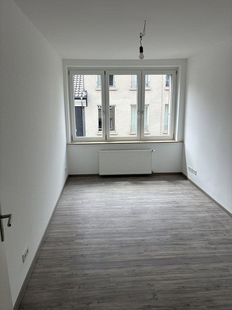 Prenájom bytu 4-izbový 120 m², Dellstraße 1a, Duisburg, Severné Porýnie - Westfálsko Prenájom bytu 4-izbový 120 m², Dellstraße 1a, Duisburg, Severné Porýnie - Westfálsko