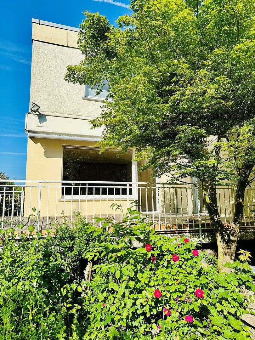 Prenájom domu 150 m², pozemek 400 m², Weberstraße 10, Bad Homburg vor der Höhe, Hesensko Prenájom domu 150 m², pozemek 400 m², Weberstraße 10, Bad Homburg vor der Höhe, Hesensko