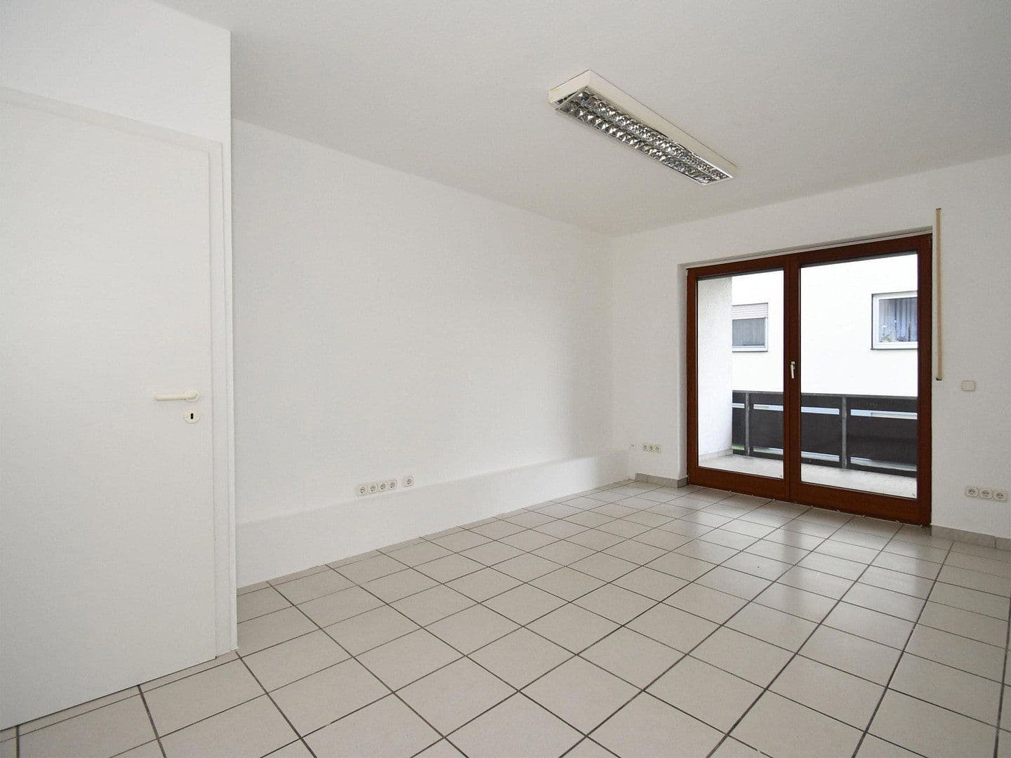 Prenájom bytu 5-izbový 175 m², Pohlheim, Hesensko Prenájom bytu 5-izbový 175 m², Pohlheim, Hesensko
