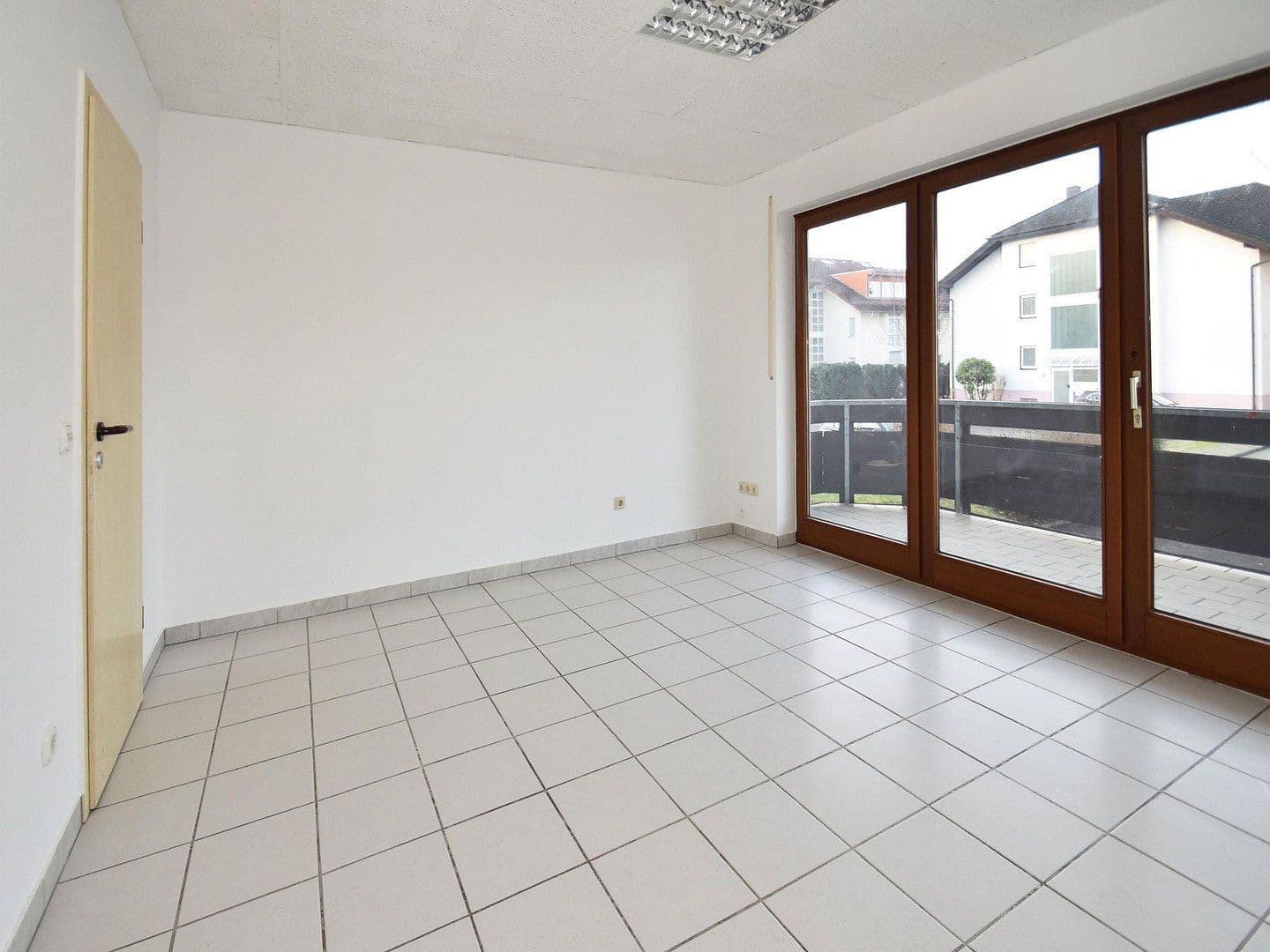 Prenájom bytu 5-izbový 175 m², Pohlheim, Hesensko Prenájom bytu 5-izbový 175 m², Pohlheim, Hesensko