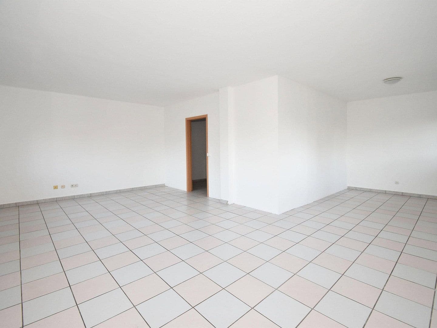 Prenájom bytu 5-izbový 175 m², Pohlheim, Hesensko Prenájom bytu 5-izbový 175 m², Pohlheim, Hesensko