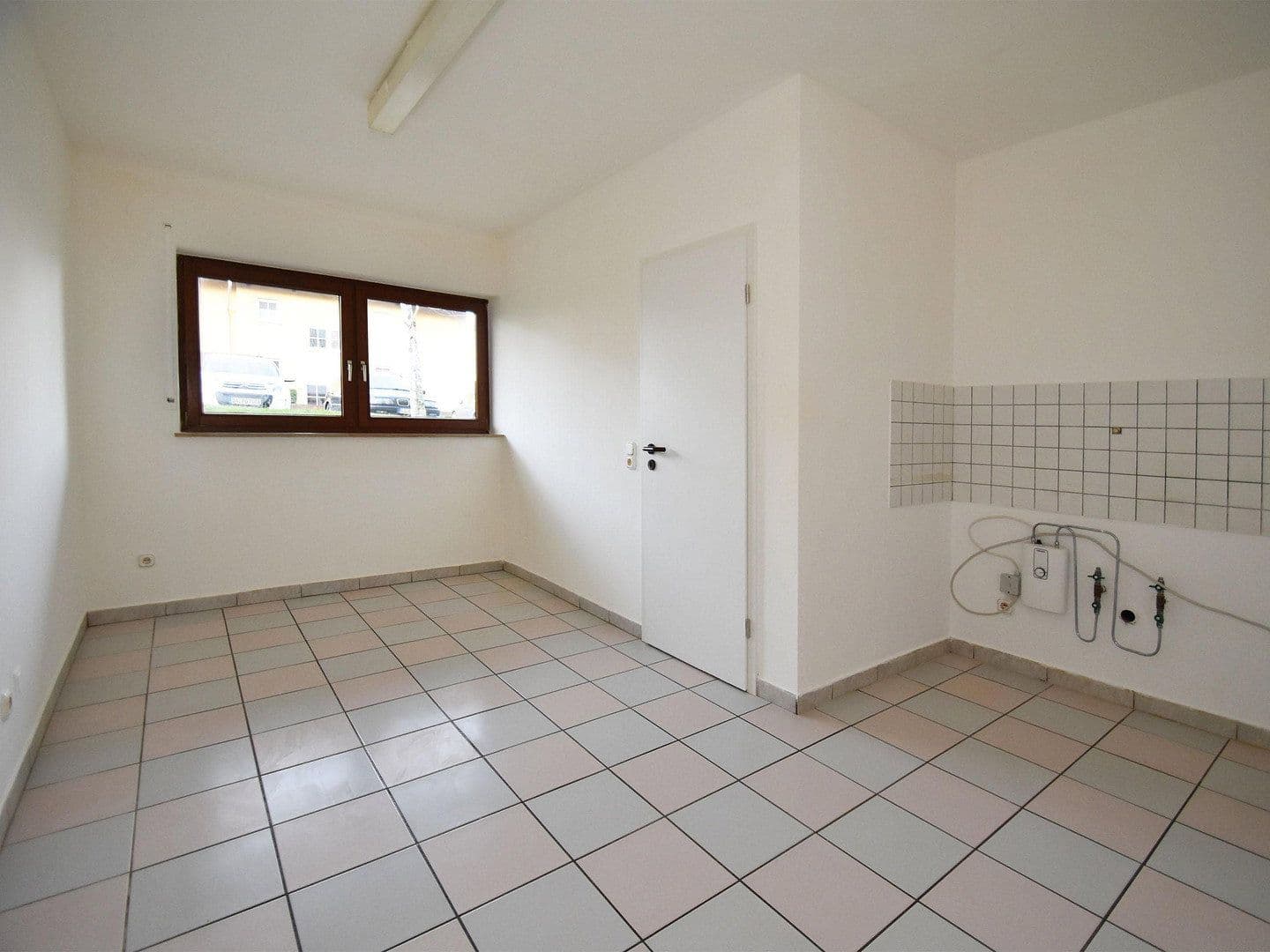 Prenájom bytu 5-izbový 175 m², Pohlheim, Hesensko Prenájom bytu 5-izbový 175 m², Pohlheim, Hesensko