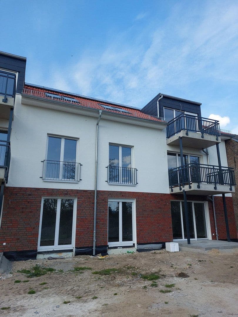 Prenájom bytu 2-izbový 79 m², Hamburger Allee 51b, Haus C, Nauen, Brandenbursko Prenájom bytu 2-izbový 79 m², Hamburger Allee 51b, Haus C, Nauen, Brandenbursko