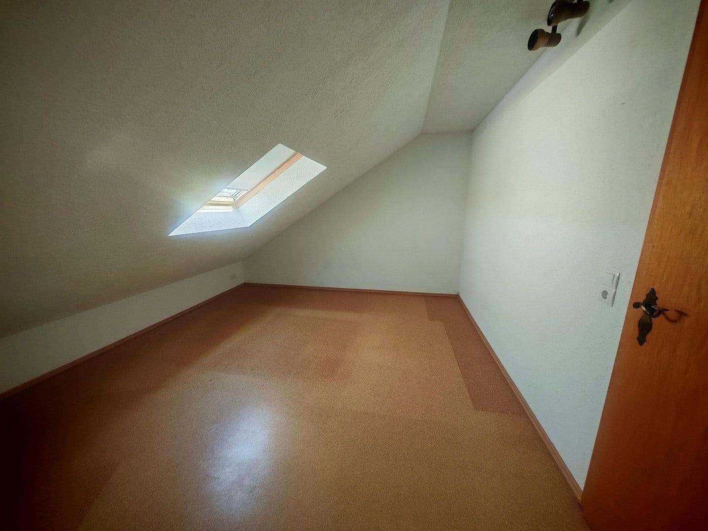 Predaj domu 230 m², pozemek 334 m², Frankenthal, Porýnie-Falcko Predaj domu 230 m², pozemek 334 m², Frankenthal, Porýnie-Falcko