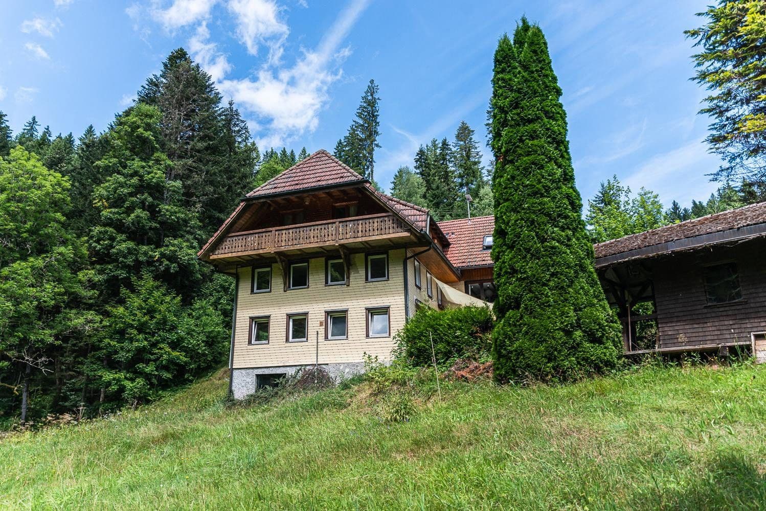 Predaj domu 311 m², pozemek 15.601 m², Breitnau, Bádensko-Wurttembersko Predaj domu 311 m², pozemek 15.601 m², Breitnau, Bádensko-Wurttembersko
