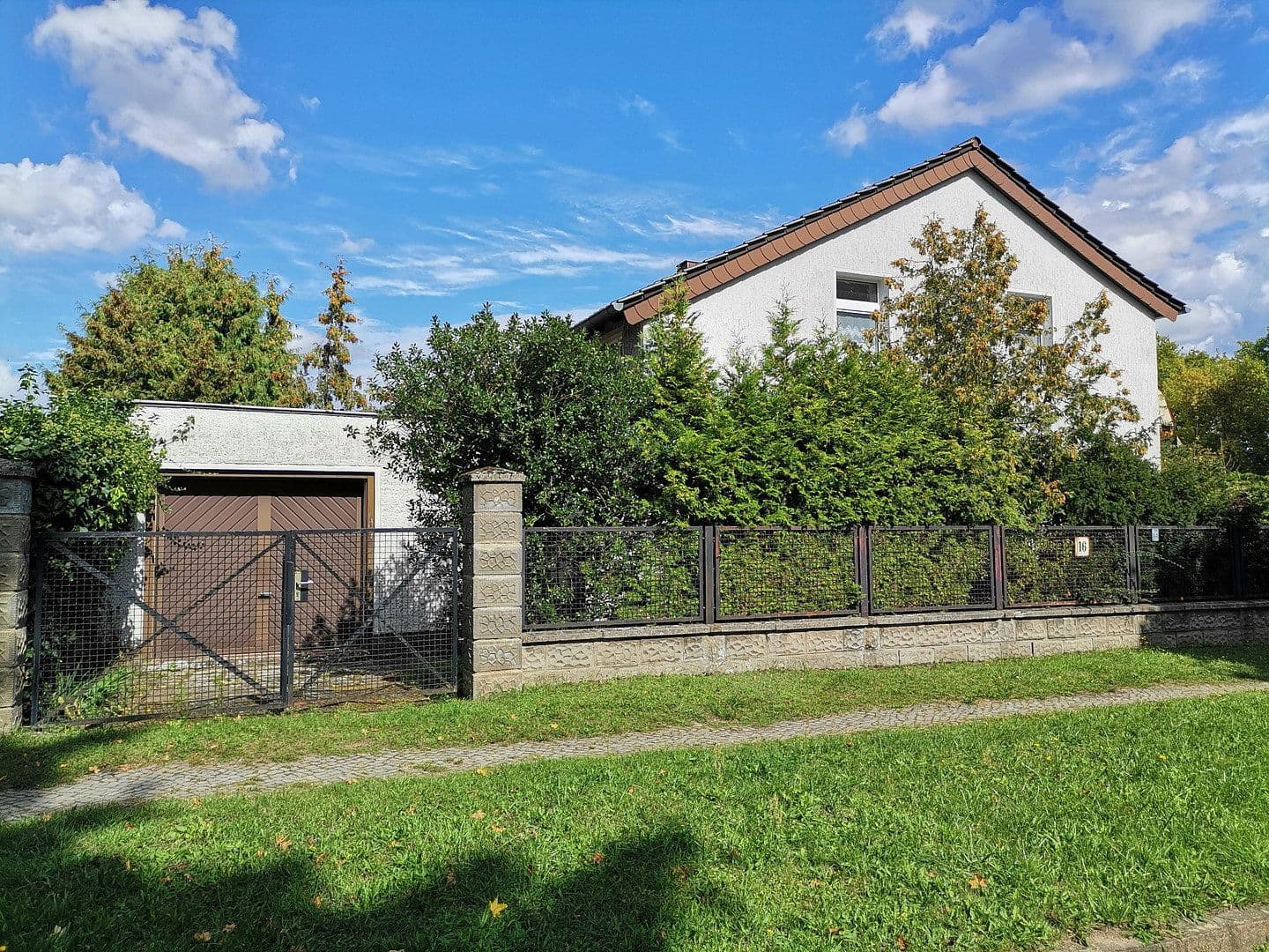 Predaj domu 157 m², pozemek 701 m², Berlin Mahlsdorf, Berlín Predaj domu 157 m², pozemek 701 m², Berlin Mahlsdorf, Berlín