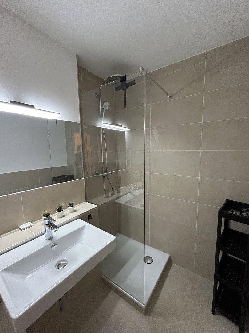 Prenájom bytu 1-izbový 42 m², Köln, Severné Porýnie - Westfálsko Prenájom bytu 1-izbový 42 m², Köln, Severné Porýnie - Westfálsko