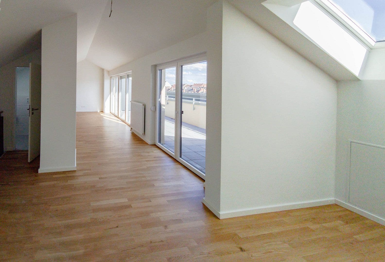 Prenájom bytu 3-izbový 118 m², Karolinenstr. 22, Fürth, Bavorsko Prenájom bytu 3-izbový 118 m², Karolinenstr. 22, Fürth, Bavorsko