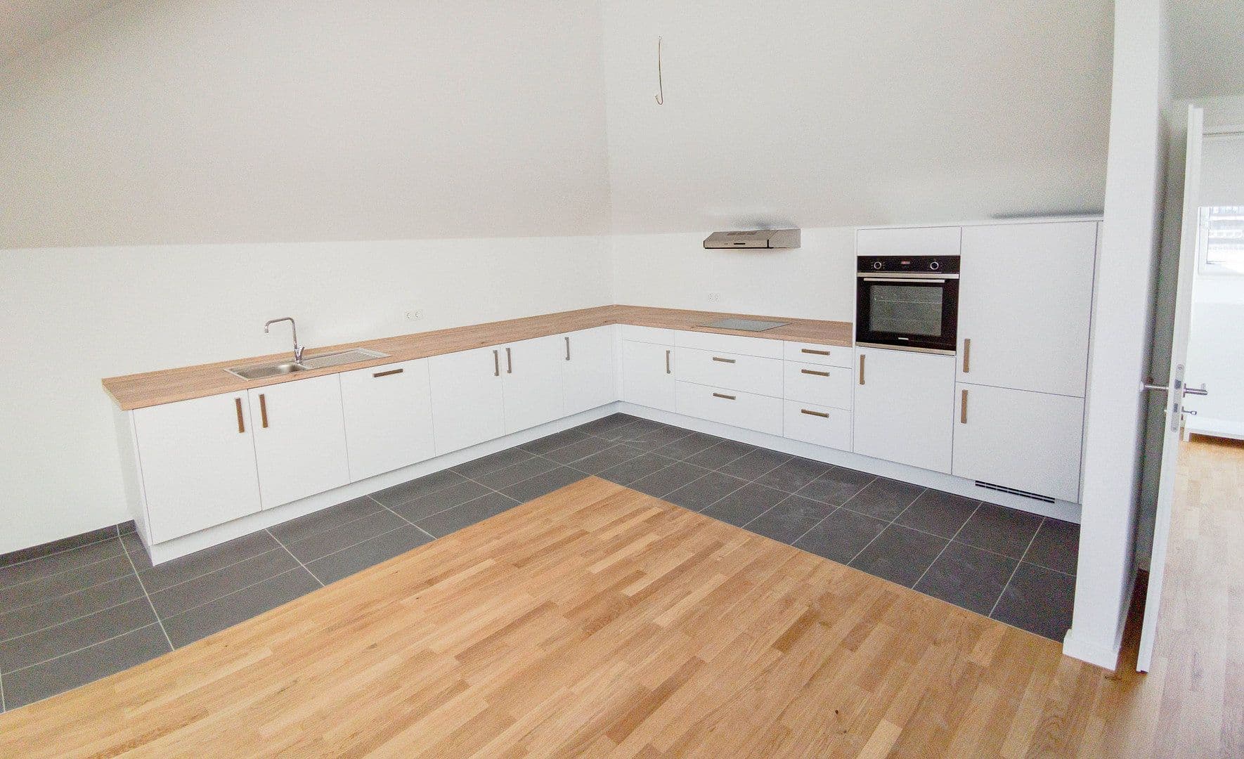 Prenájom bytu 3-izbový 118 m², Karolinenstr. 22, Fürth, Bavorsko Prenájom bytu 3-izbový 118 m², Karolinenstr. 22, Fürth, Bavorsko