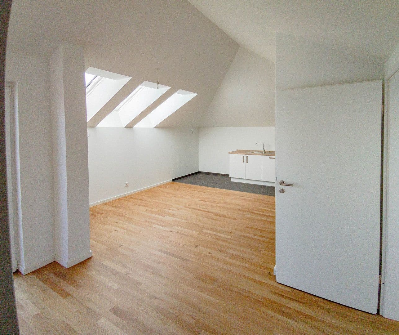 Prenájom bytu 3-izbový 118 m², Karolinenstr. 22, Fürth, Bavorsko Prenájom bytu 3-izbový 118 m², Karolinenstr. 22, Fürth, Bavorsko