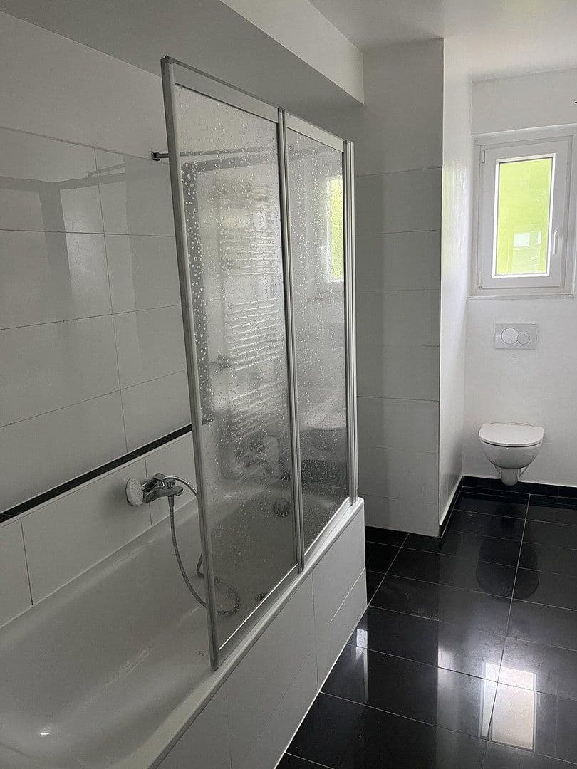 Prenájom bytu 3-izbový 92 m², St.-Anton-Str. 21, Krefeld, Severné Porýnie - Westfálsko Prenájom bytu 3-izbový 92 m², St.-Anton-Str. 21, Krefeld, Severné Porýnie - Westfálsko