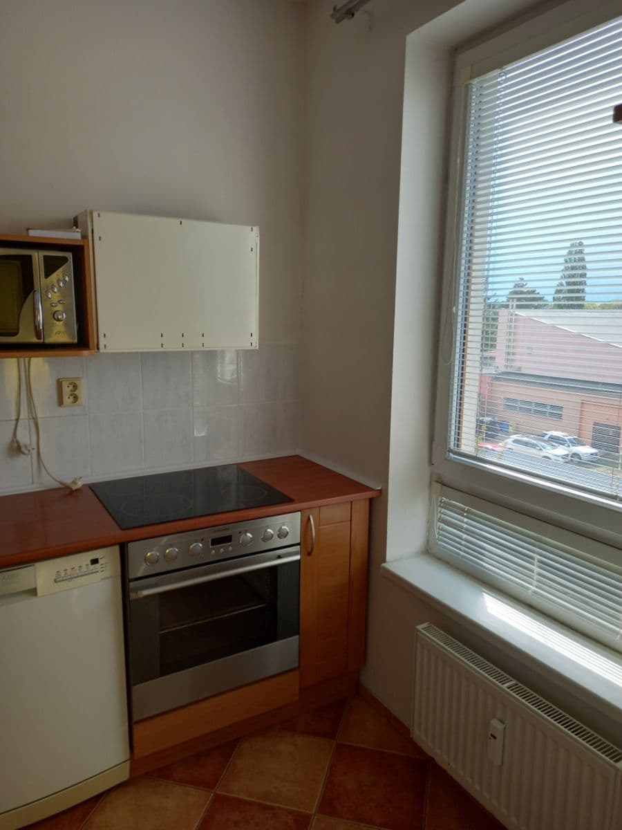 Prenájom bytu 1-izbový 36 m², Čechova, Poděbrady, Středočeský kraj Prenájom bytu 1-izbový 36 m², Čechova, Poděbrady, Středočeský kraj