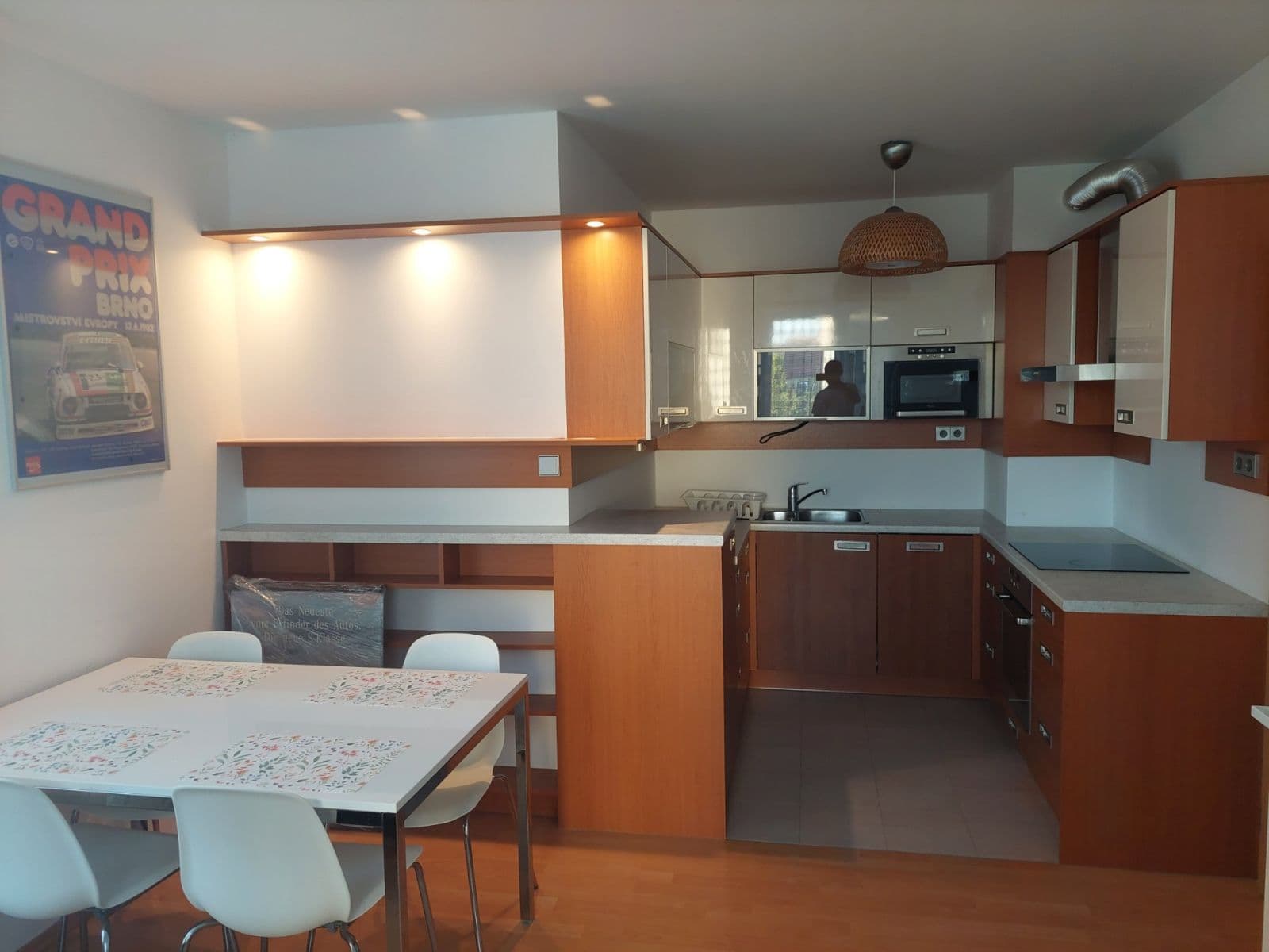 Prenájom bytu 2-izbový 55 m², Smetáčkova, Praha, Praha Prenájom bytu 2-izbový 55 m², Smetáčkova, Praha, Praha