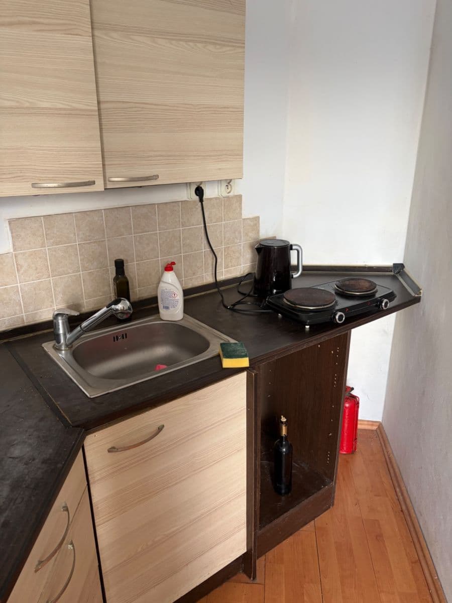 Prenájom bytu 2-izbový 32 m², K Třebonicům, Praha, Praha Prenájom bytu 2-izbový 32 m², K Třebonicům, Praha, Praha