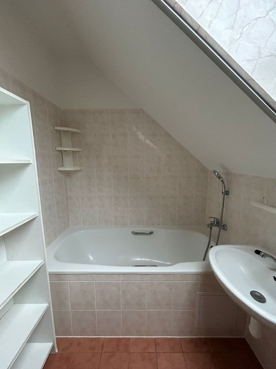 Prenájom bytu 1-izbový 45 m², Budovateľská, Stupava, Bratislavský kraj Prenájom bytu 1-izbový 45 m², Budovateľská, Stupava, Bratislavský kraj