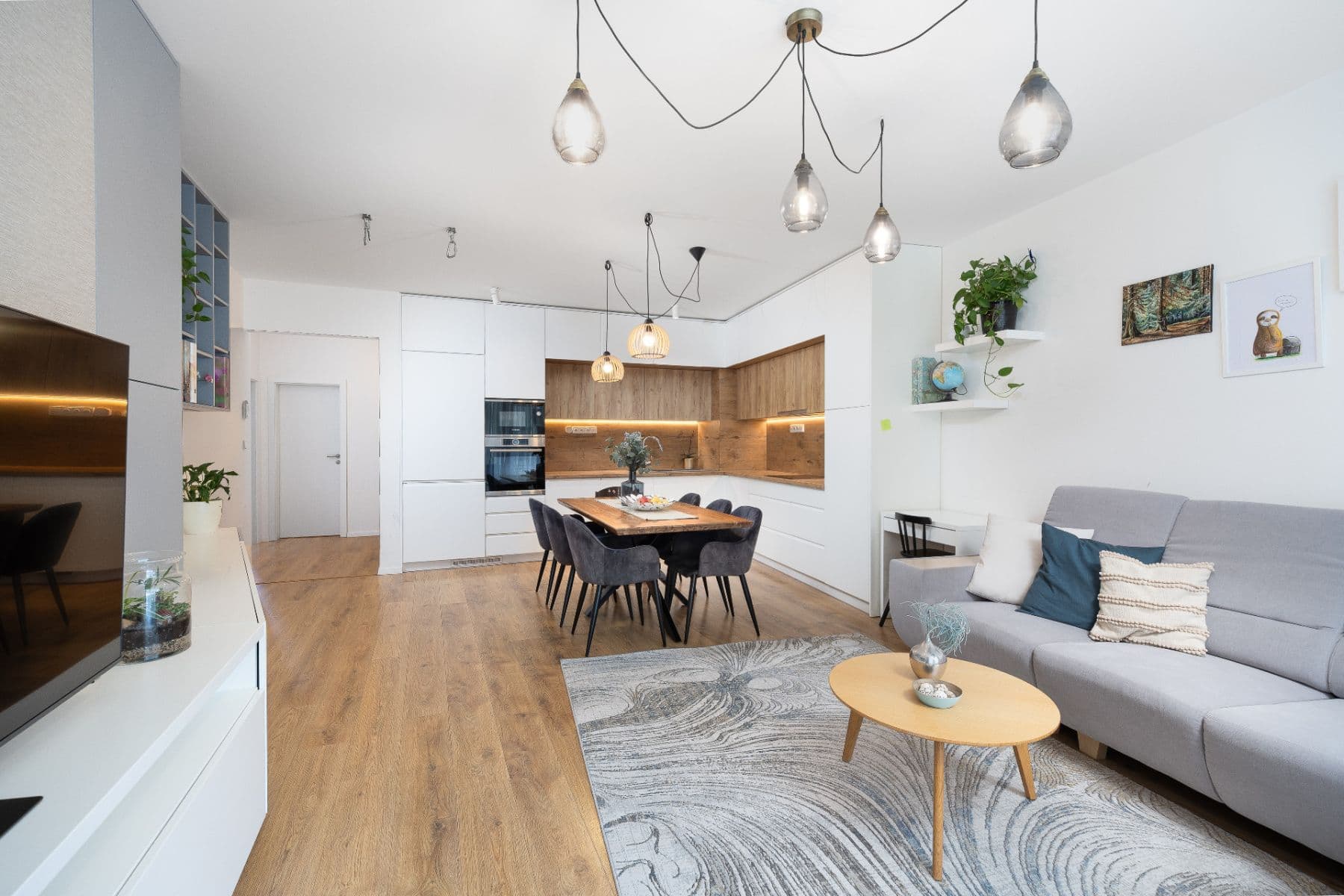 Prenájom bytu 3-izbový 83 m², Polianky, Dúbravka, Bratislavský kraj Prenájom bytu 3-izbový 83 m², Polianky, Dúbravka, Bratislavský kraj