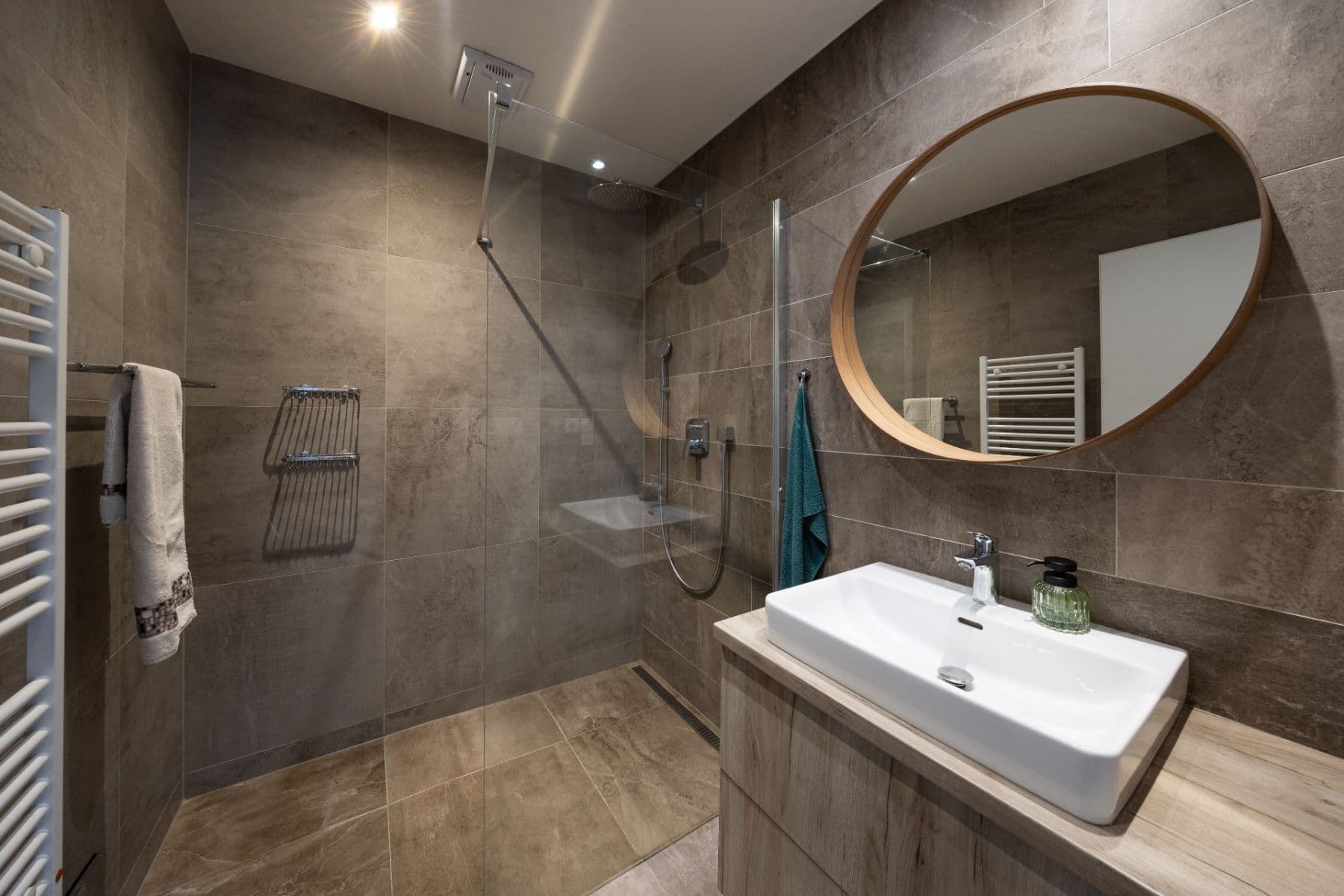 Prenájom bytu 3-izbový 83 m², Polianky, Dúbravka, Bratislavský kraj Prenájom bytu 3-izbový 83 m², Polianky, Dúbravka, Bratislavský kraj