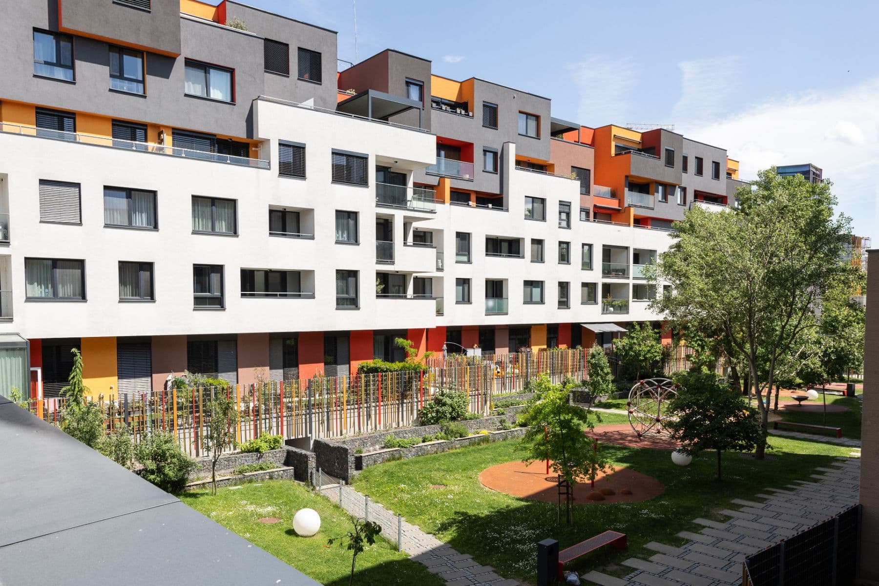 Prenájom bytu 3-izbový 83 m², Polianky, Dúbravka, Bratislavský kraj Prenájom bytu 3-izbový 83 m², Polianky, Dúbravka, Bratislavský kraj
