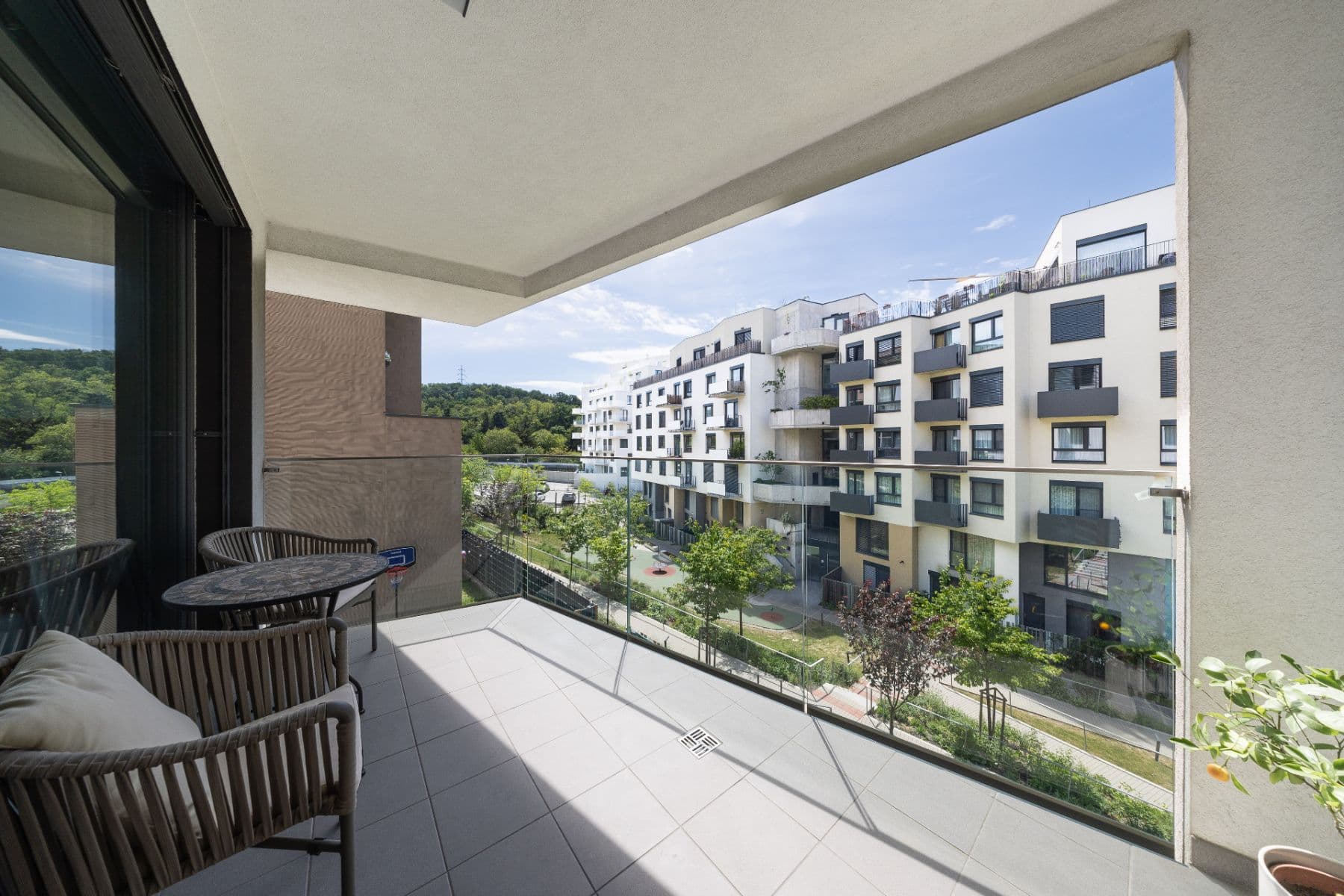 Prenájom bytu 3-izbový 83 m², Polianky, Dúbravka, Bratislavský kraj Prenájom bytu 3-izbový 83 m², Polianky, Dúbravka, Bratislavský kraj