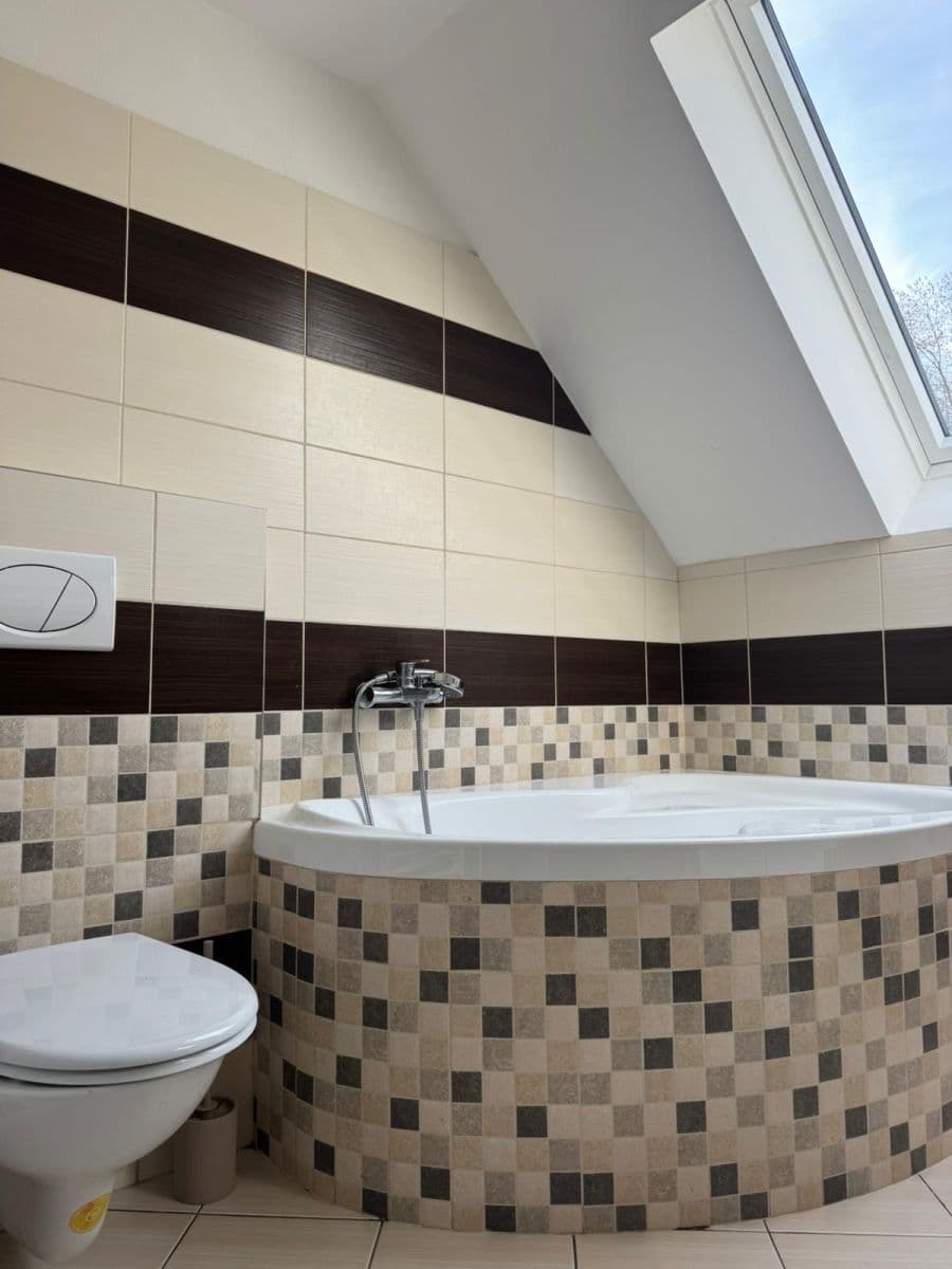 Predaj domu 320 m², pozemok 1.000 m², Jílové u Prahy, Středočeský kraj Predaj domu 320 m², pozemok 1.000 m², Jílové u Prahy, Středočeský kraj