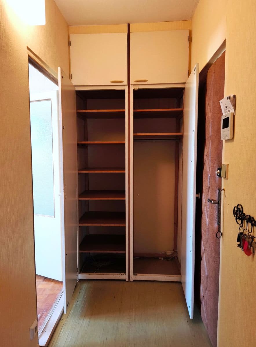 Predaj bytu 3-izbový 69 m², Sadová, Hodonín, Jihomoravský kraj Predaj bytu 3-izbový 69 m², Sadová, Hodonín, Jihomoravský kraj