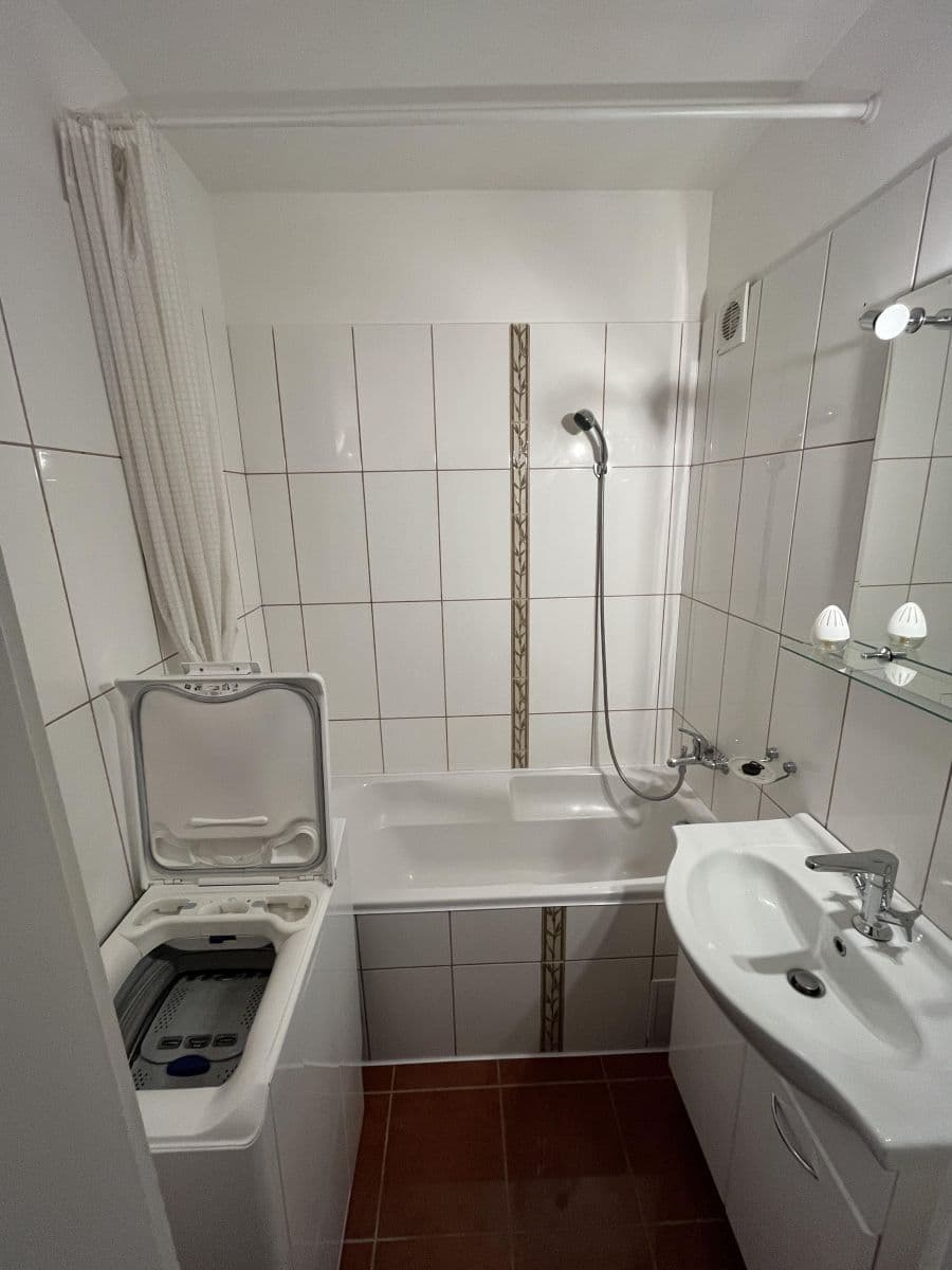 Prenájom bytu 3-izbový 64 m², Borošova, Praha, Praha Prenájom bytu 3-izbový 64 m², Borošova, Praha, Praha