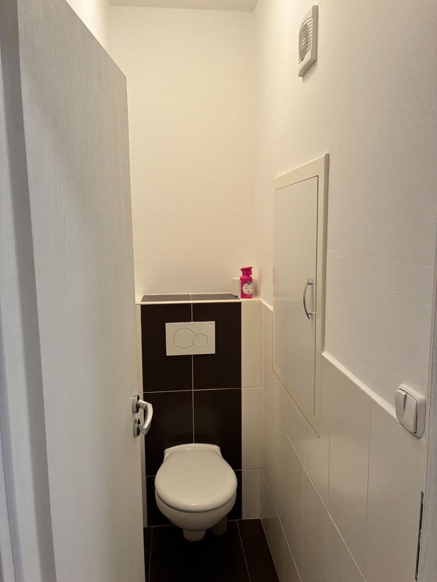 Predaj bytu 3-izbový 74 m², Hrobákova, Petržalka, Bratislavský kraj Predaj bytu 3-izbový 74 m², Hrobákova, Petržalka, Bratislavský kraj