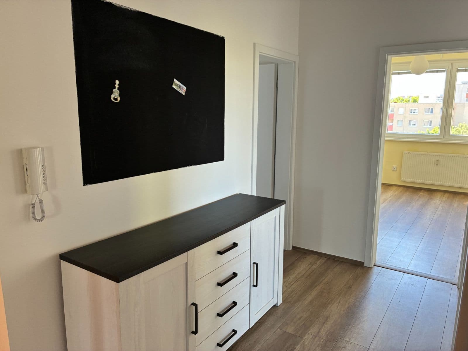 Predaj bytu 3-izbový 74 m², Hrobákova, Petržalka, Bratislavský kraj Predaj bytu 3-izbový 74 m², Hrobákova, Petržalka, Bratislavský kraj