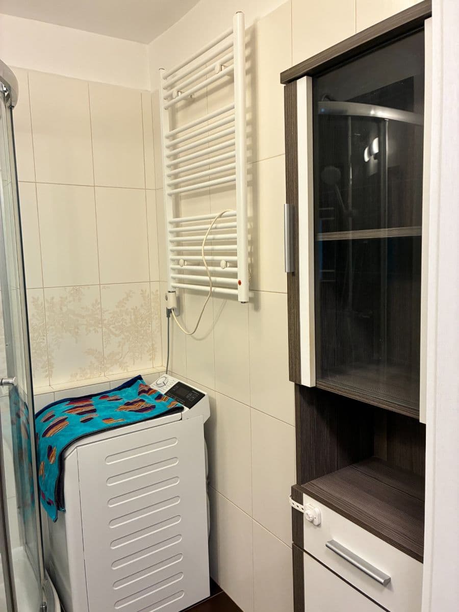 Predaj bytu 3-izbový 74 m², Hrobákova, Petržalka, Bratislavský kraj Predaj bytu 3-izbový 74 m², Hrobákova, Petržalka, Bratislavský kraj