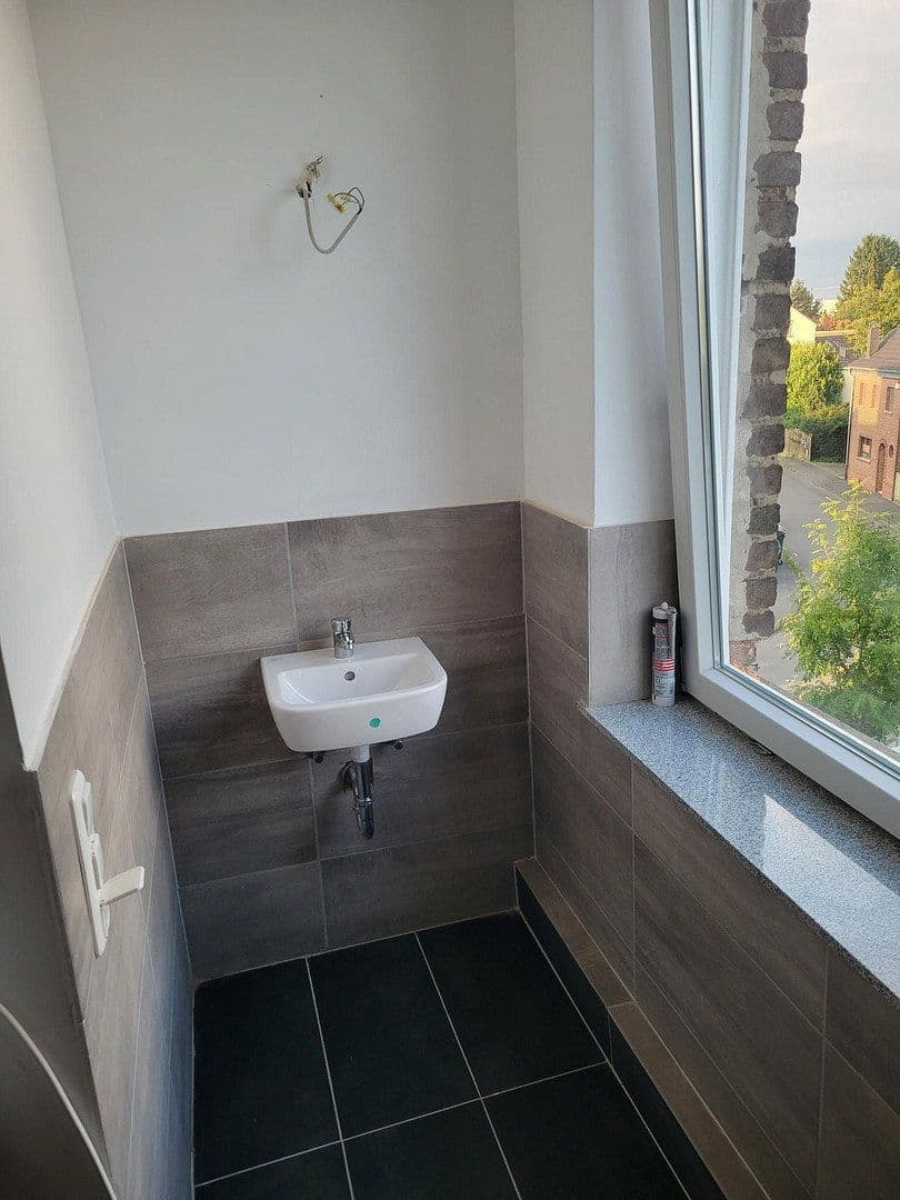 Prenájom bytu 3-izbový 85 m², Kölnstraße 176, Brühl, Severné Porýnie - Westfálsko Prenájom bytu 3-izbový 85 m², Kölnstraße 176, Brühl, Severné Porýnie - Westfálsko