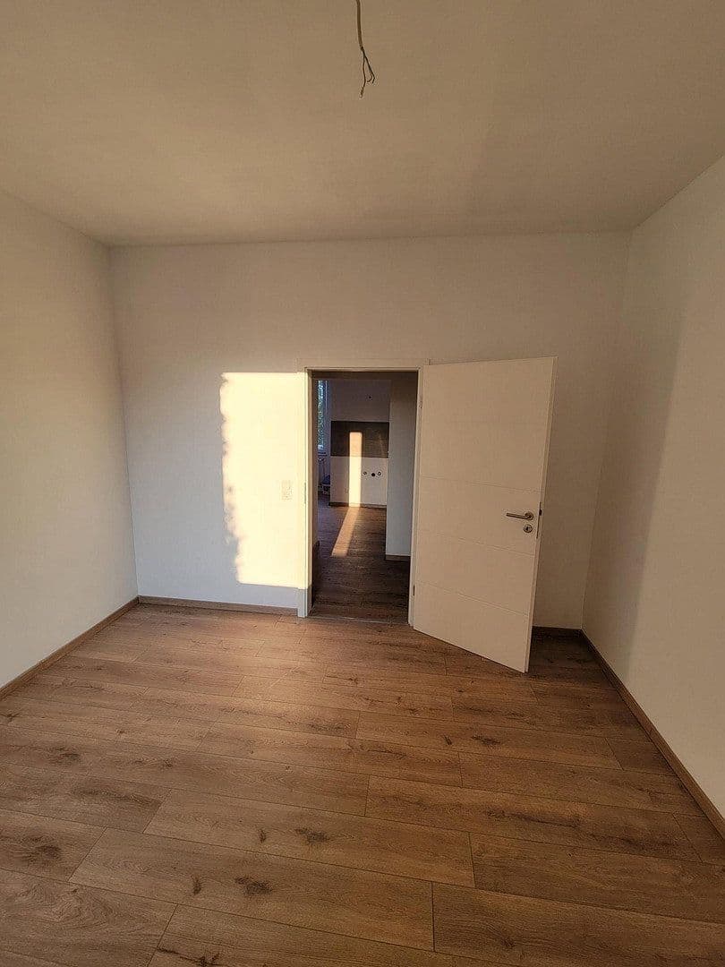 Prenájom bytu 3-izbový 85 m², Kölnstraße 176, Brühl, Severné Porýnie - Westfálsko Prenájom bytu 3-izbový 85 m², Kölnstraße 176, Brühl, Severné Porýnie - Westfálsko