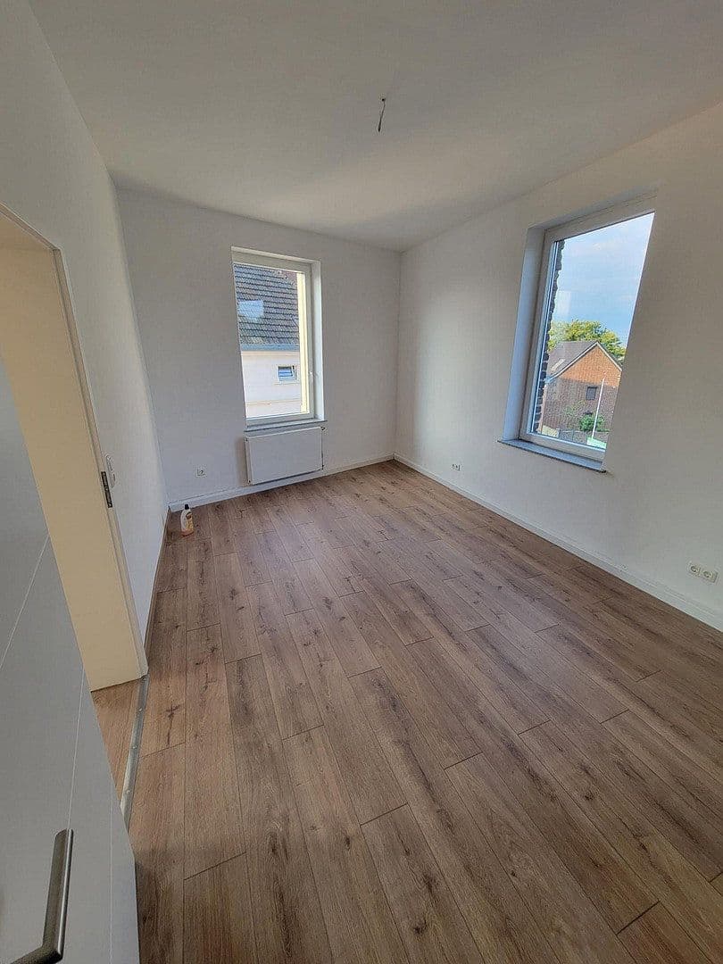 Prenájom bytu 3-izbový 85 m², Kölnstraße 176, Brühl, Severné Porýnie - Westfálsko Prenájom bytu 3-izbový 85 m², Kölnstraße 176, Brühl, Severné Porýnie - Westfálsko