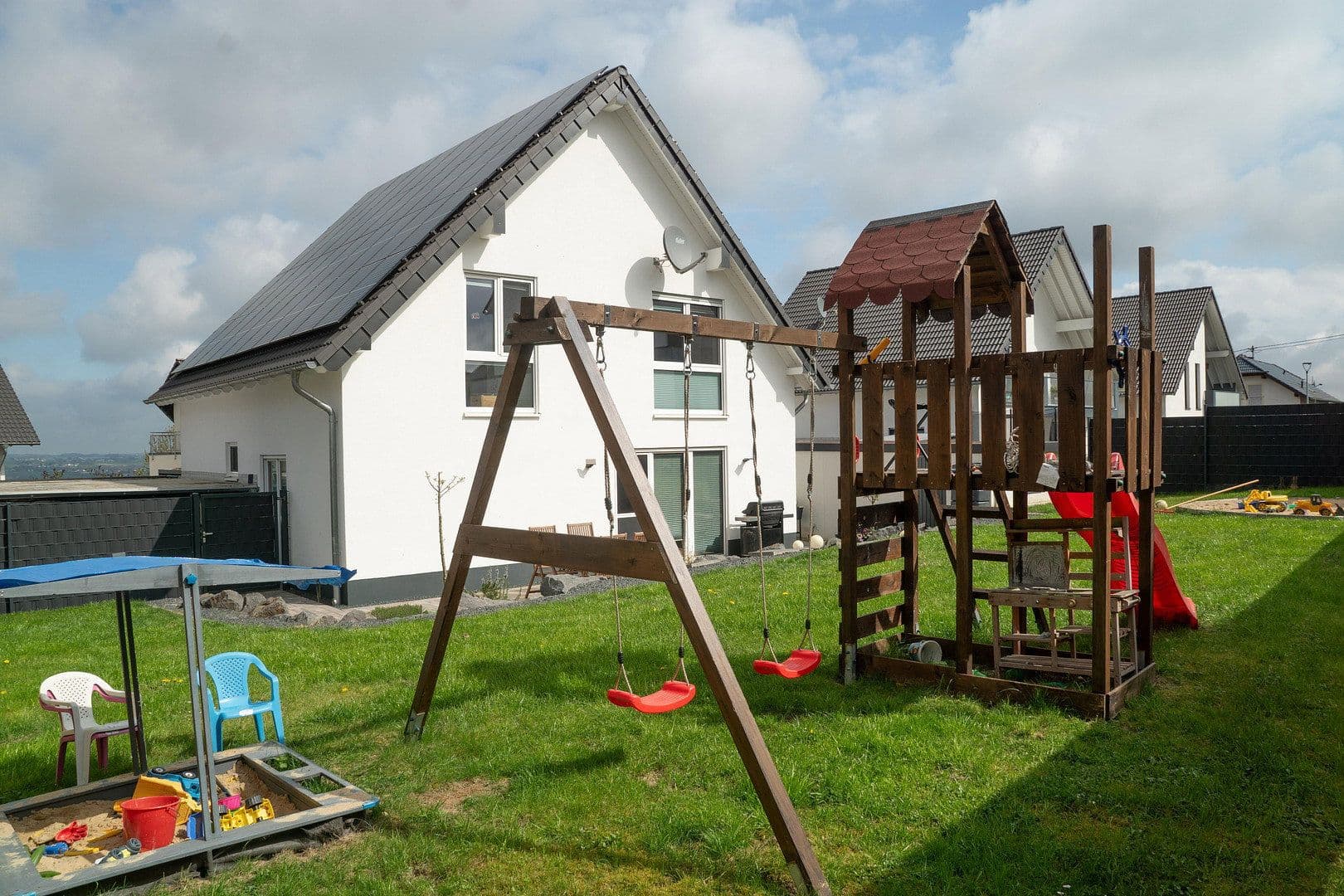 Predaj domu 160 m², pozemek 564 m², Neustadt (Wied), Porýnie-Falcko Predaj domu 160 m², pozemek 564 m², Neustadt (Wied), Porýnie-Falcko