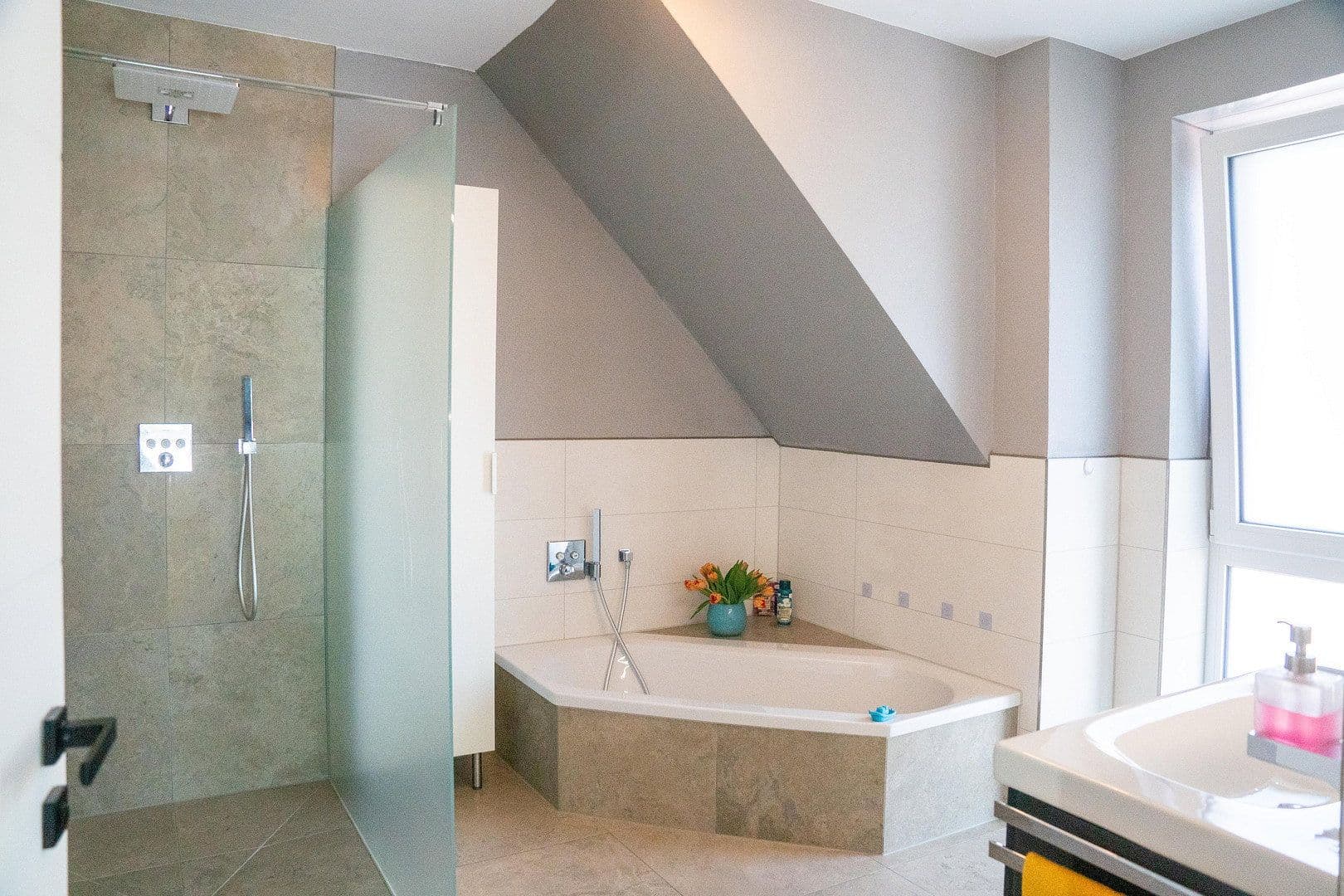 Predaj domu 160 m², pozemek 564 m², Neustadt (Wied), Porýnie-Falcko Predaj domu 160 m², pozemek 564 m², Neustadt (Wied), Porýnie-Falcko
