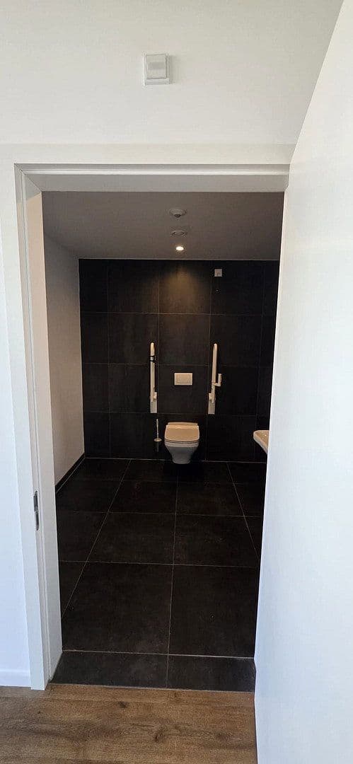 Prenájom kancelárie 206 m², Wilhelm-Leonhard-Straße 16, Kehl, Bádensko-Wurttembersko Prenájom kancelárie 206 m², Wilhelm-Leonhard-Straße 16, Kehl, Bádensko-Wurttembersko