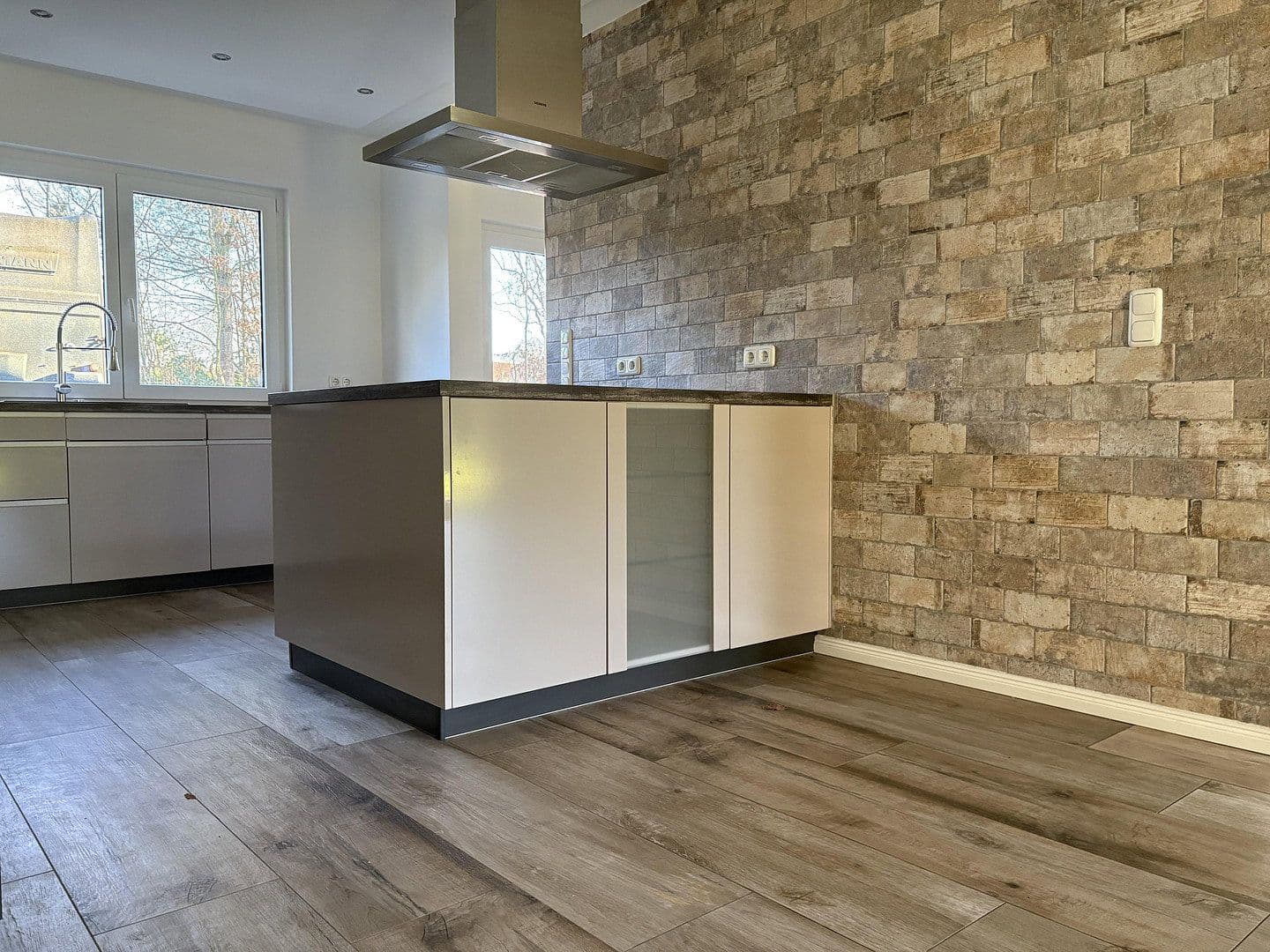 Predaj domu 268 m², pozemek 650 m², Jersbek, Jersbek, Šlezvicko-Holštajnsko Predaj domu 268 m², pozemek 650 m², Jersbek, Jersbek, Šlezvicko-Holštajnsko