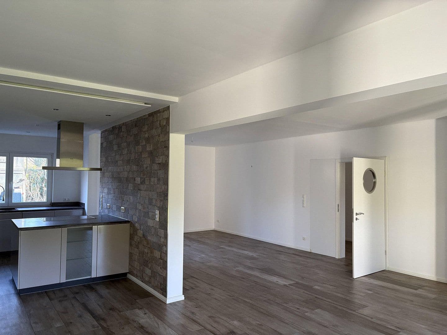 Predaj domu 268 m², pozemek 650 m², Jersbek, Jersbek, Šlezvicko-Holštajnsko Predaj domu 268 m², pozemek 650 m², Jersbek, Jersbek, Šlezvicko-Holštajnsko