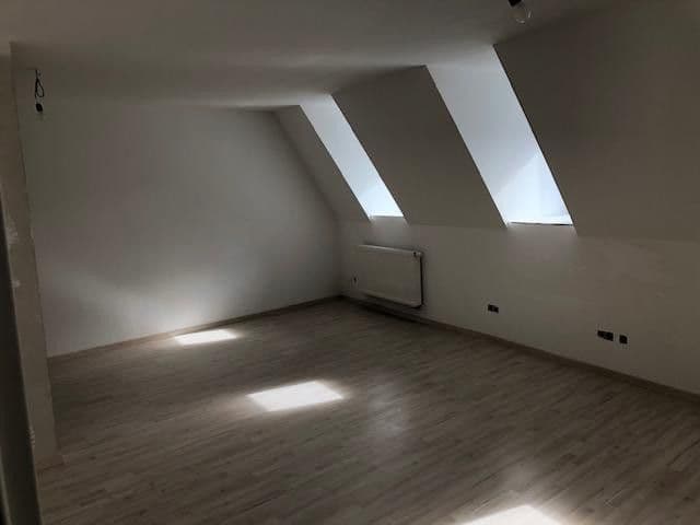 Prenájom bytu 4-izbový 170 m², Ochsenfurt, Bavorsko Prenájom bytu 4-izbový 170 m², Ochsenfurt, Bavorsko