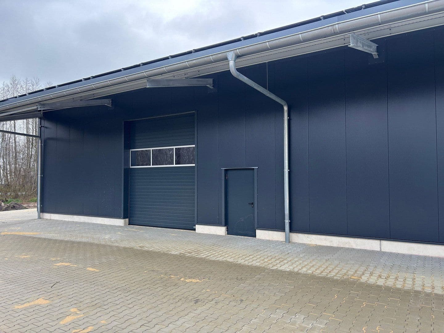 Prenájom nebytového priestoru 400 m², Lohne, Dolné Sasko Prenájom nebytového priestoru 400 m², Lohne, Dolné Sasko