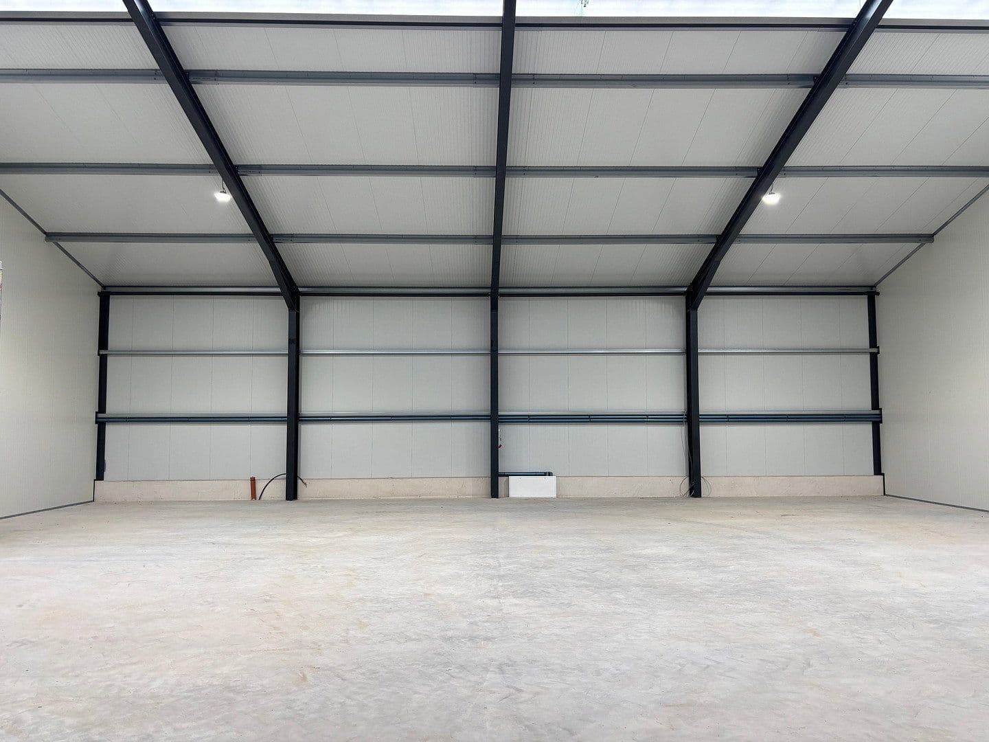 Prenájom nebytového priestoru 400 m², Lohne, Dolné Sasko Prenájom nebytového priestoru 400 m², Lohne, Dolné Sasko