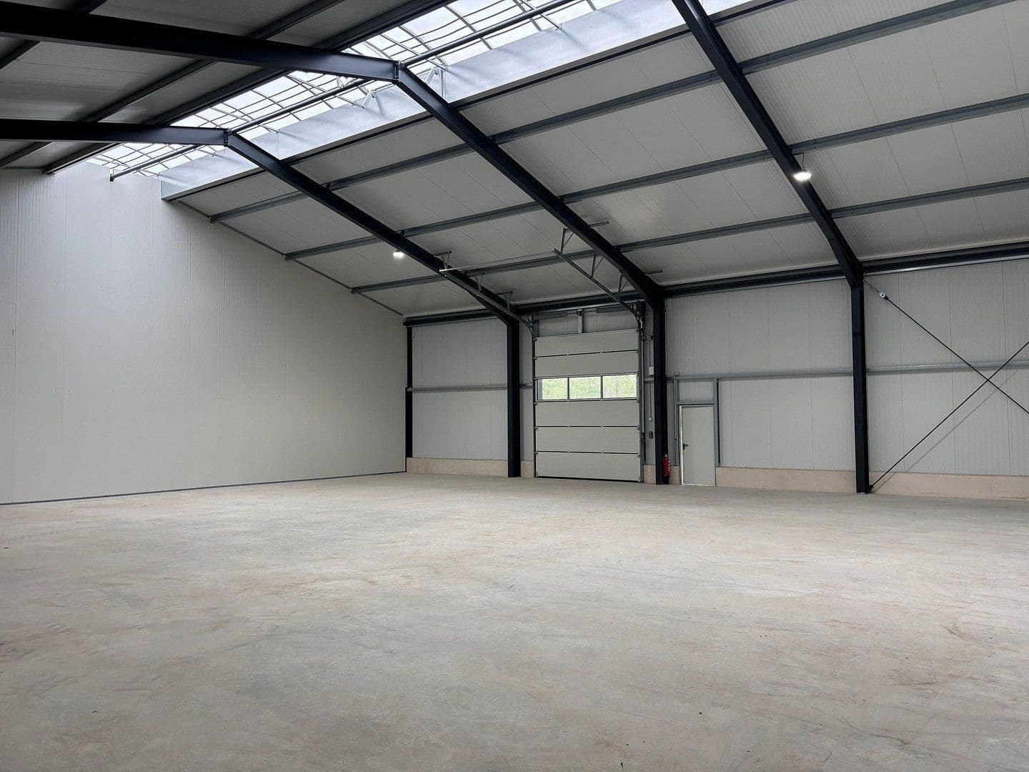 Prenájom nebytového priestoru 400 m², Lohne, Dolné Sasko Prenájom nebytového priestoru 400 m², Lohne, Dolné Sasko