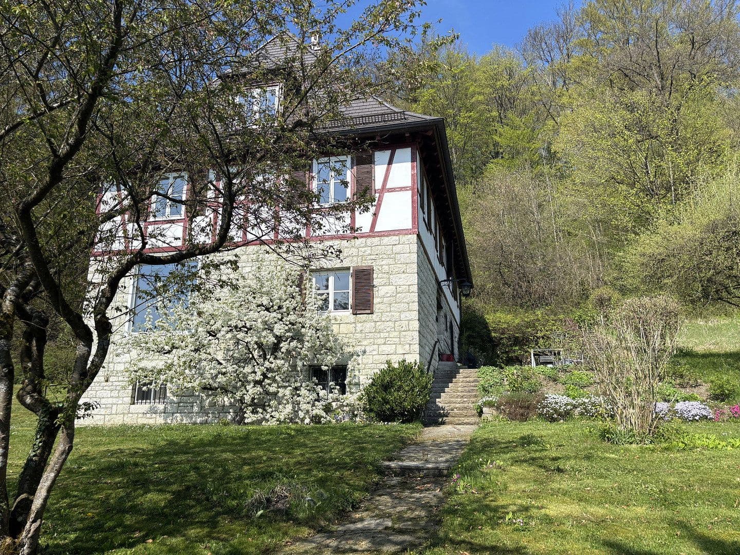 Predaj domu 312 m², pozemek 3.680 m², Westhausen, Bádensko-Wurttembersko Predaj domu 312 m², pozemek 3.680 m², Westhausen, Bádensko-Wurttembersko