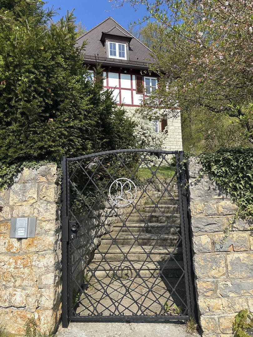 Predaj domu 312 m², pozemek 3.680 m², Westhausen, Bádensko-Wurttembersko Predaj domu 312 m², pozemek 3.680 m², Westhausen, Bádensko-Wurttembersko