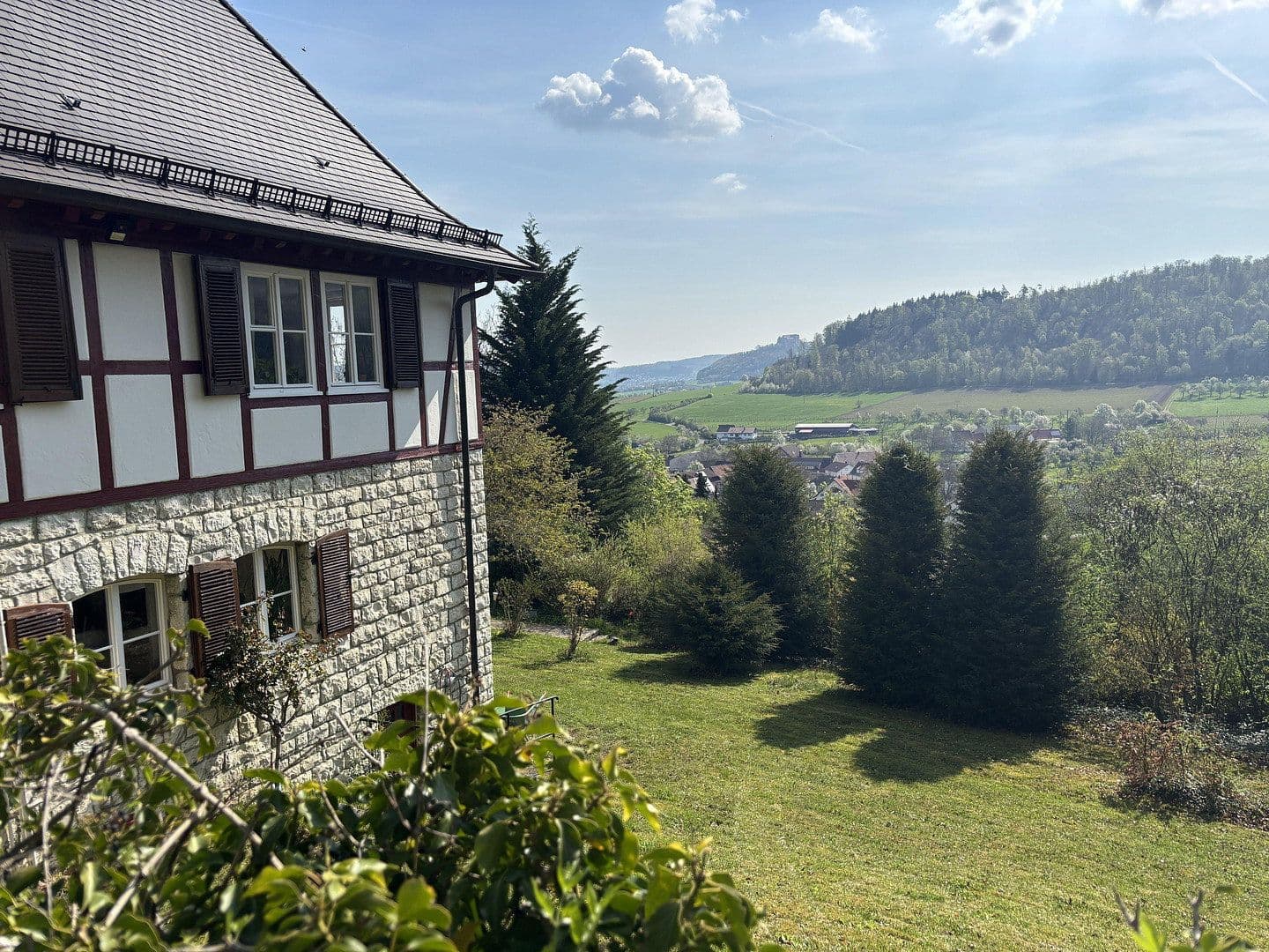 Predaj domu 312 m², pozemek 3.680 m², Westhausen, Bádensko-Wurttembersko Predaj domu 312 m², pozemek 3.680 m², Westhausen, Bádensko-Wurttembersko