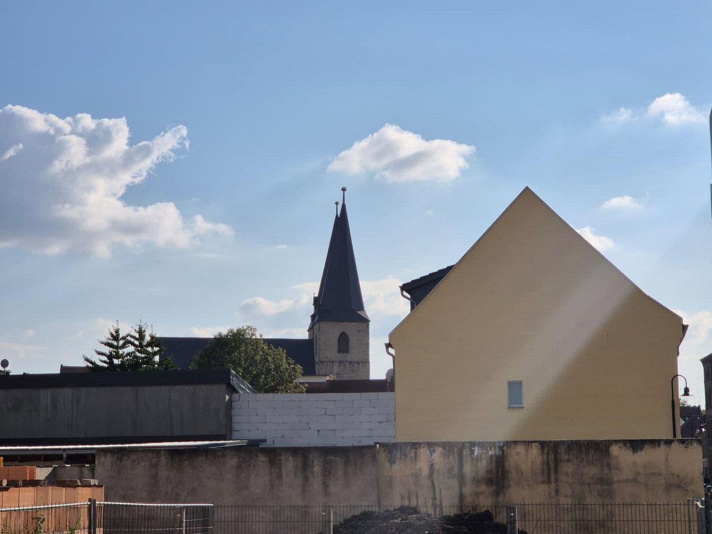 Predaj domu 300 m², pozemek 358 m², Tuchmacherstr. 16, Calbe (Saale), Sasko-Anhaltsko Predaj domu 300 m², pozemek 358 m², Tuchmacherstr. 16, Calbe (Saale), Sasko-Anhaltsko