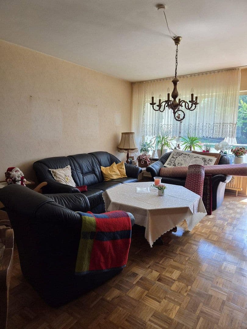 Prenájom bytu 3-izbový 74 m², Höhenberger Straße 21, Köln, Severné Porýnie - Westfálsko Prenájom bytu 3-izbový 74 m², Höhenberger Straße 21, Köln, Severné Porýnie - Westfálsko