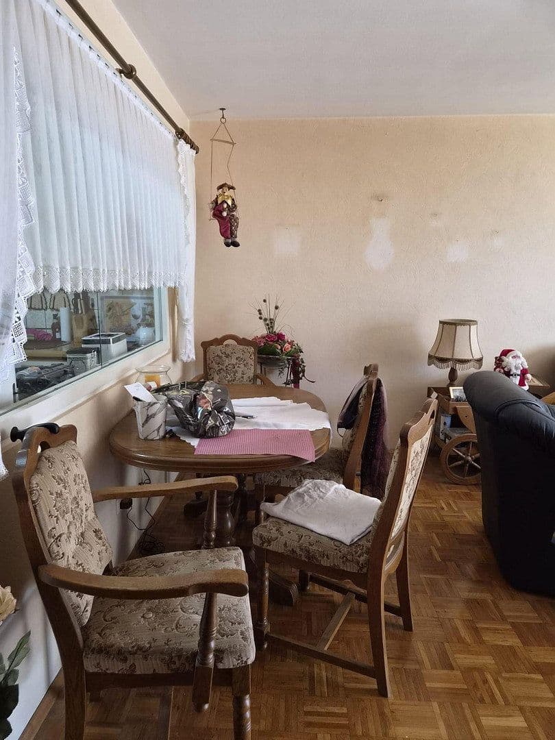 Prenájom bytu 3-izbový 74 m², Höhenberger Straße 21, Köln, Severné Porýnie - Westfálsko Prenájom bytu 3-izbový 74 m², Höhenberger Straße 21, Köln, Severné Porýnie - Westfálsko