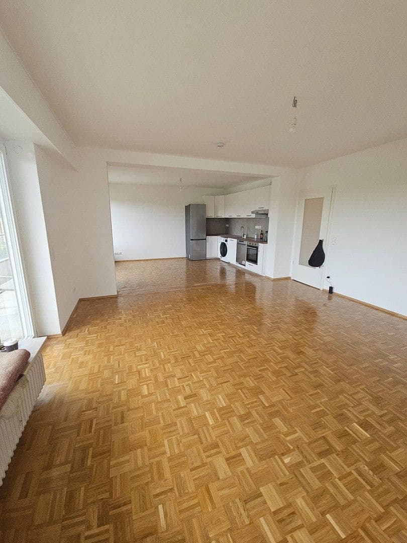 Prenájom bytu 3-izbový 100 m², Artur-Kutscher-Platz 1, München, Bavorsko Prenájom bytu 3-izbový 100 m², Artur-Kutscher-Platz 1, München, Bavorsko