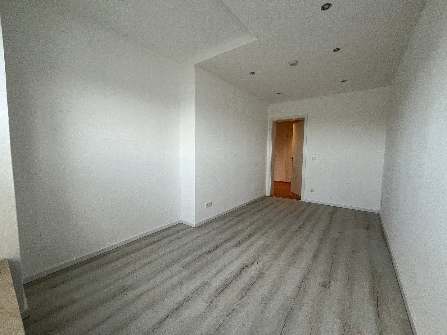 Prenájom bytu 3-izbový 100 m², Artur-Kutscher-Platz 1, München, Bavorsko Prenájom bytu 3-izbový 100 m², Artur-Kutscher-Platz 1, München, Bavorsko