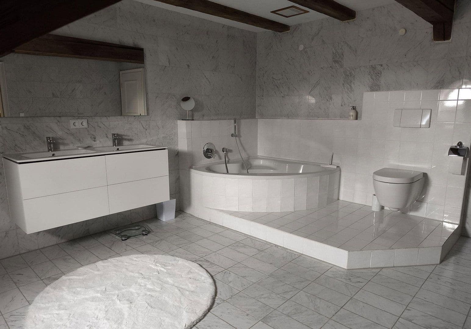 Predaj bytu 5-izbový 260 m², Weyhern 5, Eggenhofen, Bavorsko Predaj bytu 5-izbový 260 m², Weyhern 5, Eggenhofen, Bavorsko